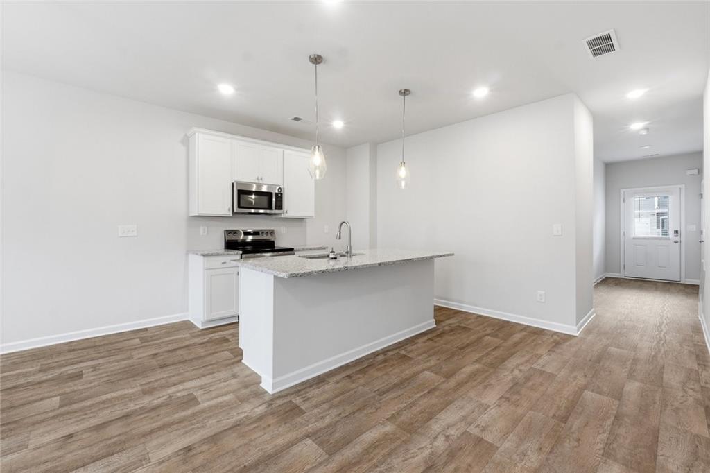 121 MEADOWVIEW Drive