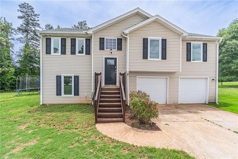 Homes For Sale - 322 Royal Oaks Drive<br/> Winder, GA 30680