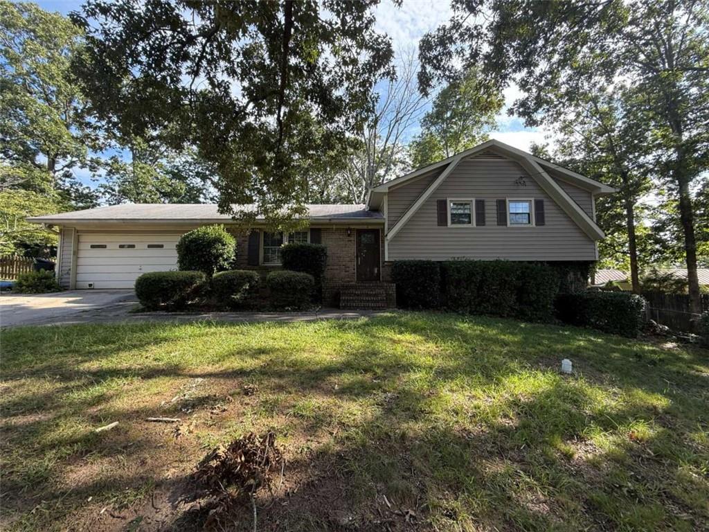 5BR/2BA split-level home in Fair Oaks Estates, located inside the Rome city limits. Features include an updated main bath, spacious living room, open dining/kitchen area, and a laundry room just off the kitchen. Upstairs has 3 bedrooms and a full bath; downstairs offers 2 additional bedrooms and another full bath in the finished basement-ideal for added space or flexibility. Enjoy a fenced backyard with a large patio and an insulated outbuilding with new flooring. Brick and vinyl siding, shaded lot, and ready for new ownership!