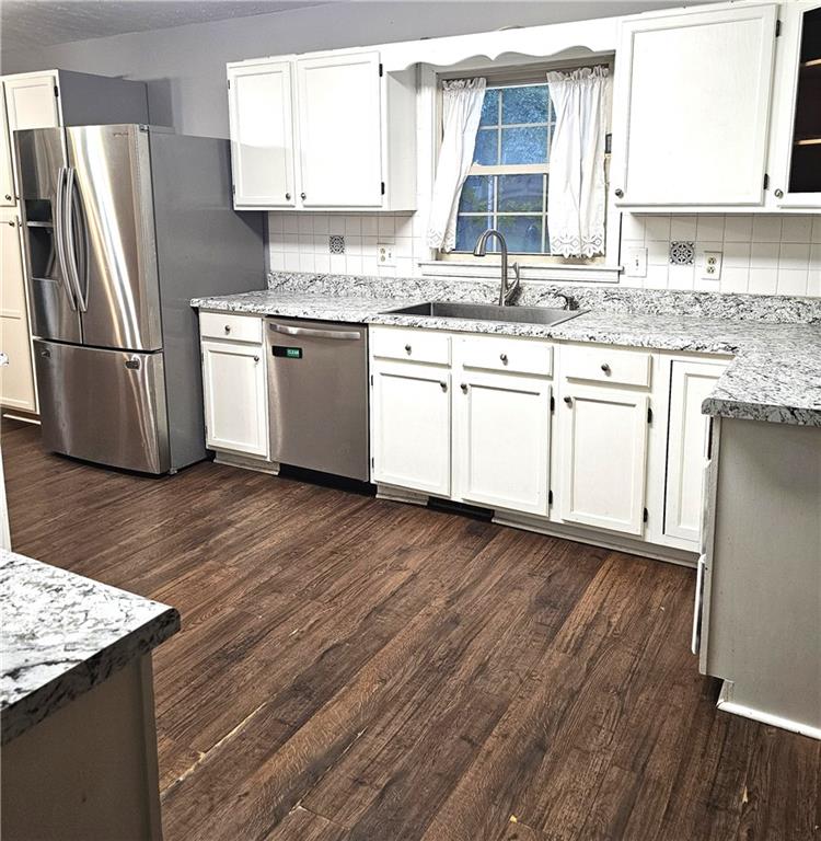 2 Thornwood Drive