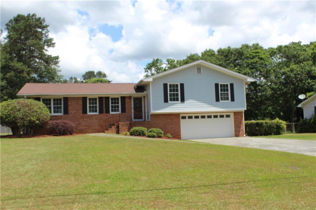 GREAT LOCATION AND GREAT SCHOOLS. THIS 3 BEDROOM 2 BATH HOME SITUATED ON LARGE LOT. UPDATED KITCHEN, NEUTRAL PAINTING, HARDWOOD FLOORS AND MORE! KITCHEN OFFERS STAINLESS STEEL APPLIANCES, BEAUTIFUL WOOD CABINETS, BREAKFAST BAR AND VIEW TO FAMILY ROOM. SEPARATE LIVING ROOM AND SEPARATE DINING ROOM MAKE GREAT ENTERTAINING AREAS. CROWN MOLDING, BLINDS, CEILING FANS! DECK OVERLOOKS FENCED, LEVEL LOT. CONVENIENT TO WEST COBB AVENUES, RESTAURANTS AND PARKS!