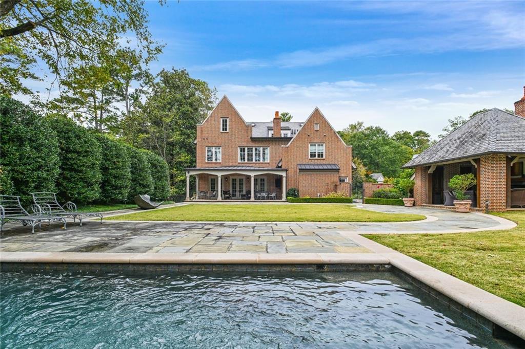 369 Pine Tree Drive NE