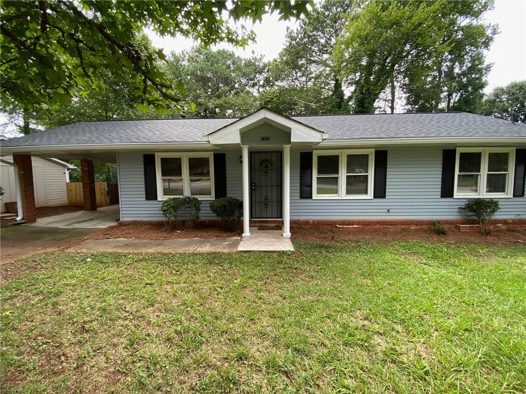 Tucked away on a quiet cul-de-sac, this well-maintained 3-bedroom, 2-bath ranch offers a peaceful retreat just minutes from the heart of Decatur. Inside, cool tones and a simple, functional layout create a calm and welcoming atmosphere. The living area flows into a modern kitchen with ample cabinet space, and the primary suite features a private full bath. Step outside to a large, green, and open backyard—ideal for relaxing, entertaining, or enjoying outdoor activities.
Appliances: Refrigerator, Microwave, Dishwasher, Electric Stove
Schools: Elementary - Peachcrest, Middle - Mary Mcleod Bethune, High School - Towers
Pets: Small pets considered, Please call for details
Available Date: October 10th, 2025