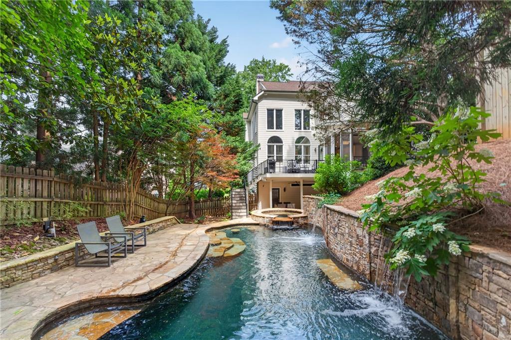 800 Lake Summit Drive