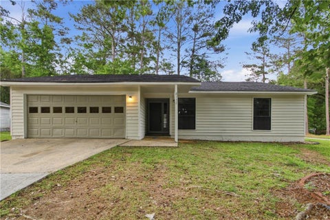 Homes For Sale - 8132 Creekstone Court<br/> Riverdale, GA 30274
