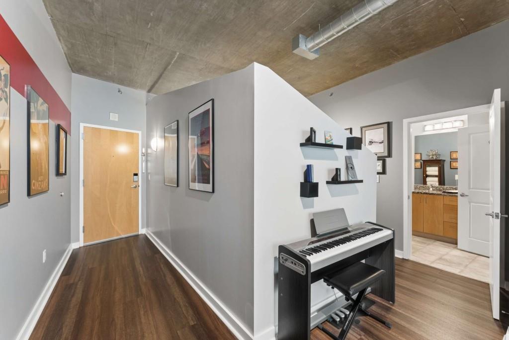 923 Peachtree Street NE 827