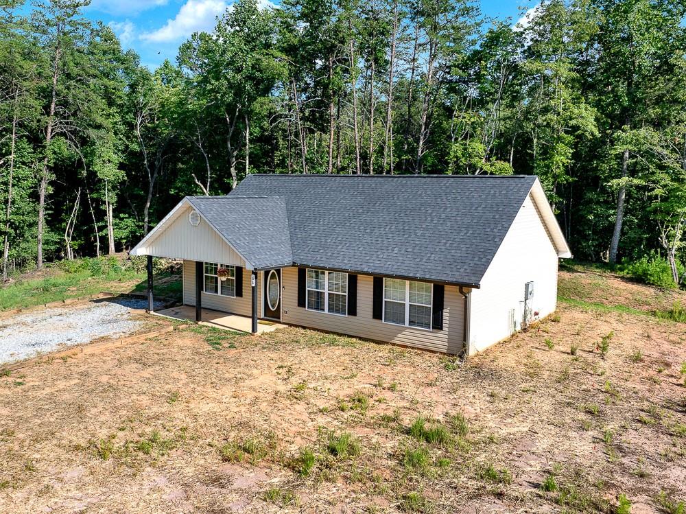 Now available for rent: Charming 3 bedroom, 2 bathroom detached home perfectly located near UNG and 400, and just minutes from Downtown Dahlonega. Enjoy cooking in the beautiful kitchen featuring granite countertops. This home offers convenience and comfort in a sought-after location. Don’t miss your chance—schedule a viewing today!