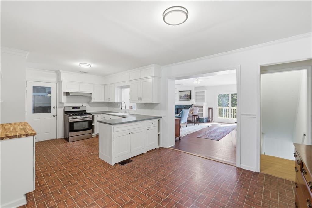 2685 Warwick Circle NE