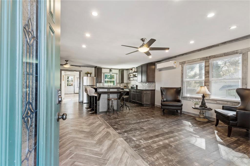5211 Oakdale SE