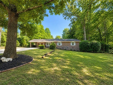 Homes For Sale - 40 Flint Hill Drive<br/> Oxford, GA 30054