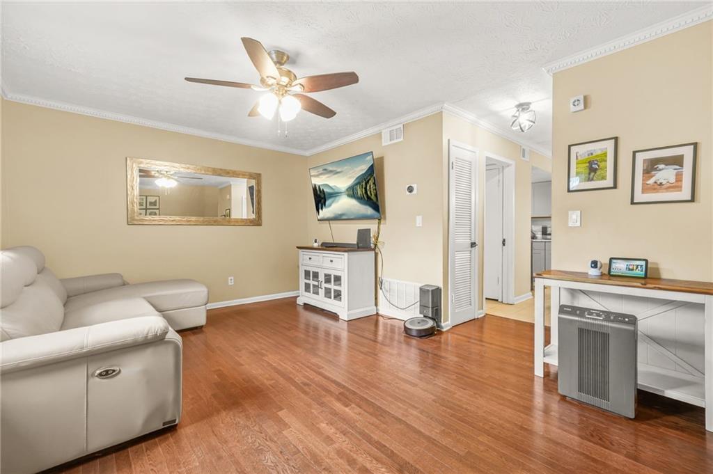 2952 N Dekalb Drive C