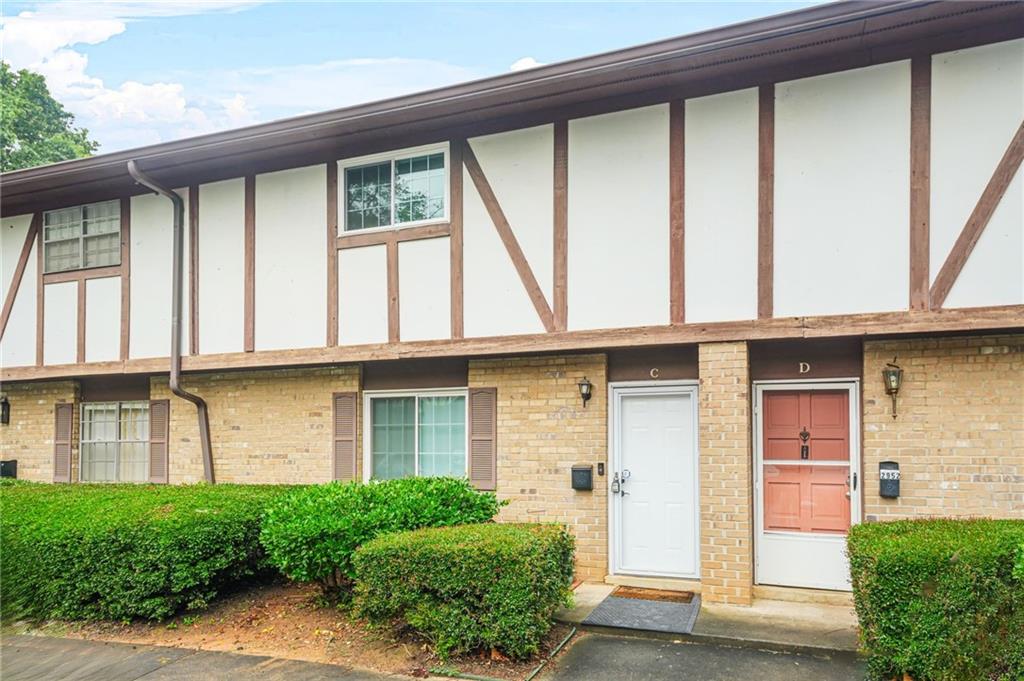 2952 N Dekalb Drive C