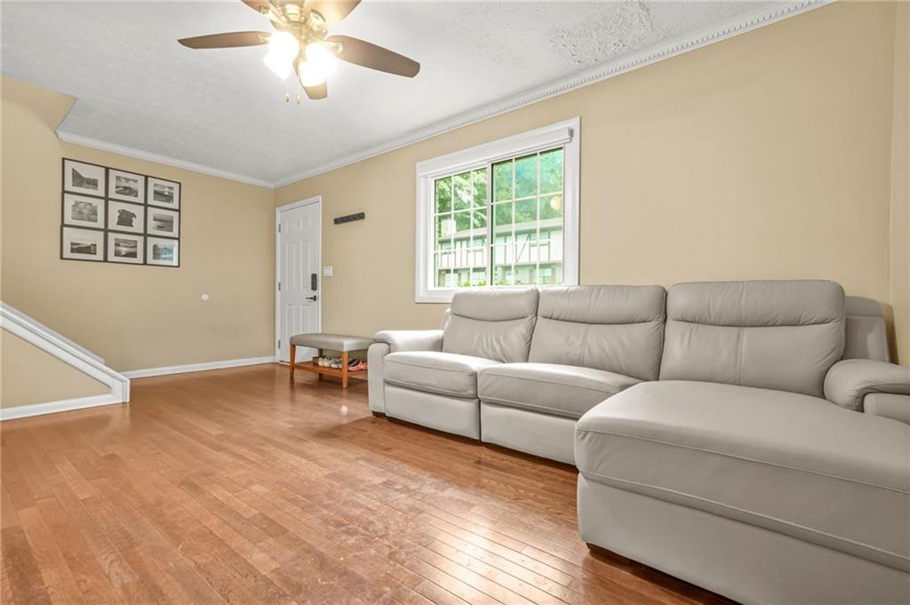 2952 N Dekalb Drive C