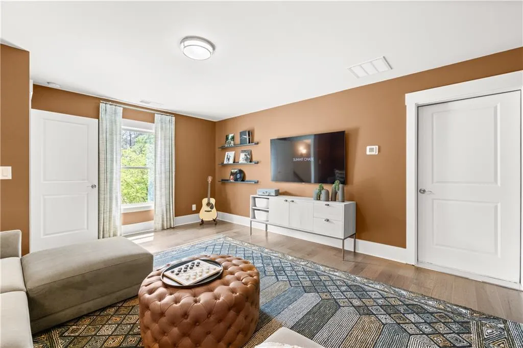 Snellville, Georgia 30078, United States, 2 Bedrooms Bedrooms, ,3 BathroomsBathrooms,Residential,Pending,49773