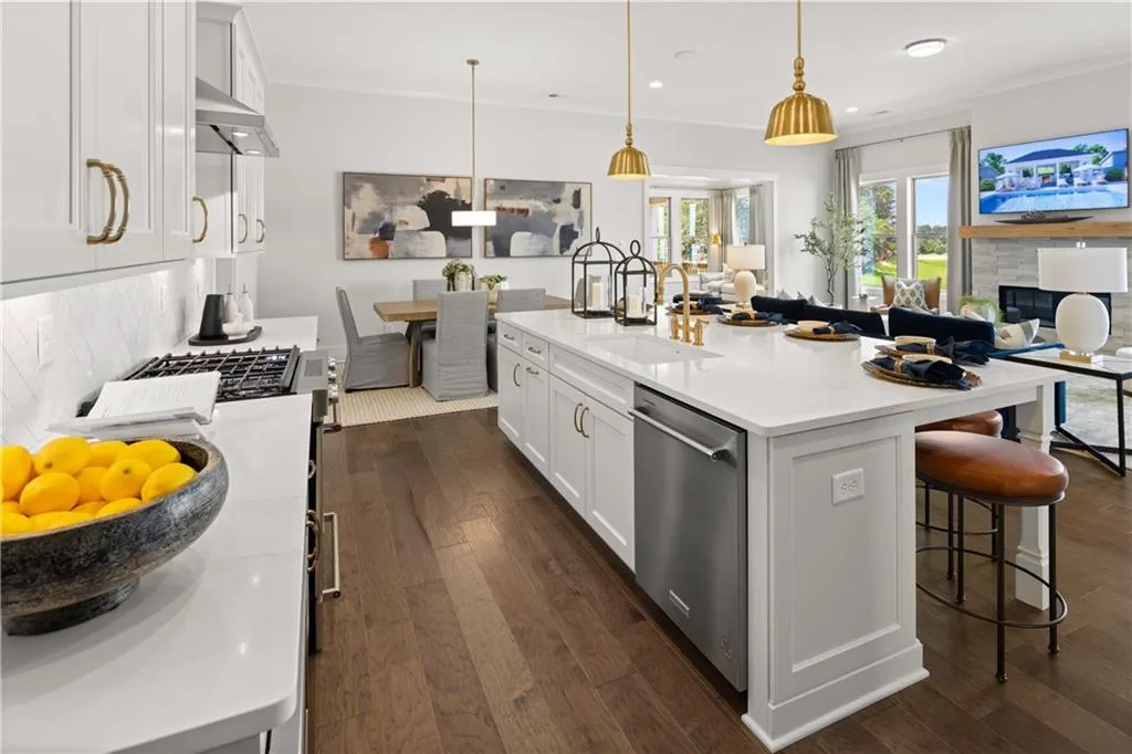 Snellville, Georgia 30078, United States, 2 Bedrooms Bedrooms, ,3 BathroomsBathrooms,Residential,Pending,49773