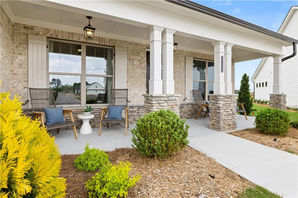 Snellville, Georgia 30078, United States, 2 Bedrooms Bedrooms, ,3 BathroomsBathrooms,Residential,Pending,49773