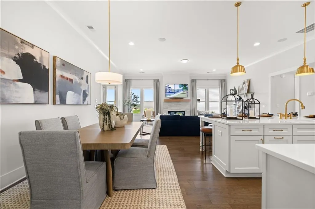 Snellville, Georgia 30078, United States, 2 Bedrooms Bedrooms, ,3 BathroomsBathrooms,Residential,Pending,49773