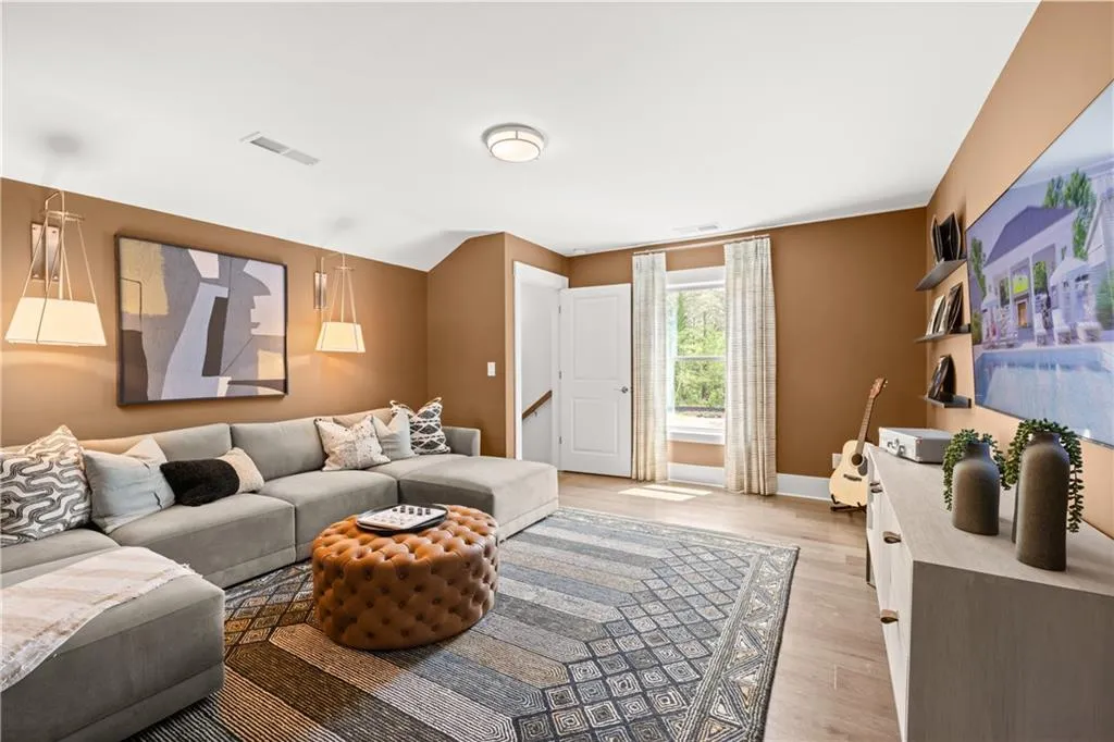 Snellville, Georgia 30078, United States, 2 Bedrooms Bedrooms, ,3 BathroomsBathrooms,Residential,Pending,49773