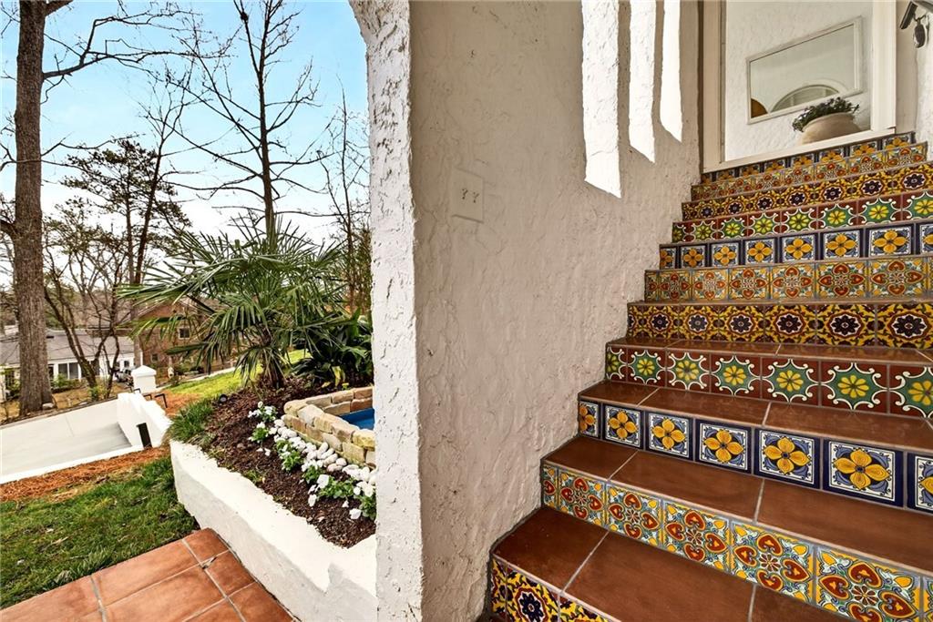 1031 Reeder Circle NE