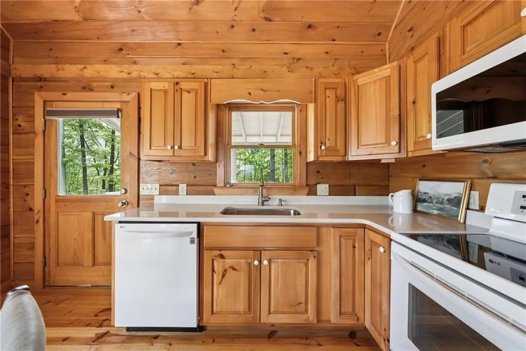 Ellijay, Georgia 30540, United States, 3 Bedrooms Bedrooms, ,2 BathroomsBathrooms,Residential,Active,115221