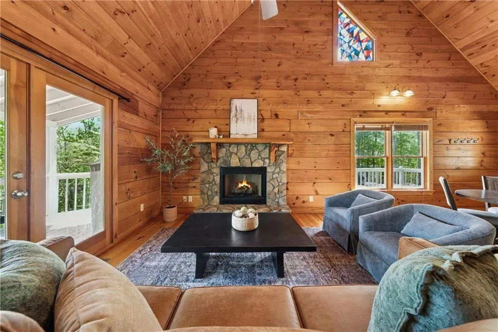 Ellijay, Georgia 30540, United States, 3 Bedrooms Bedrooms, ,2 BathroomsBathrooms,Residential,Active,115221