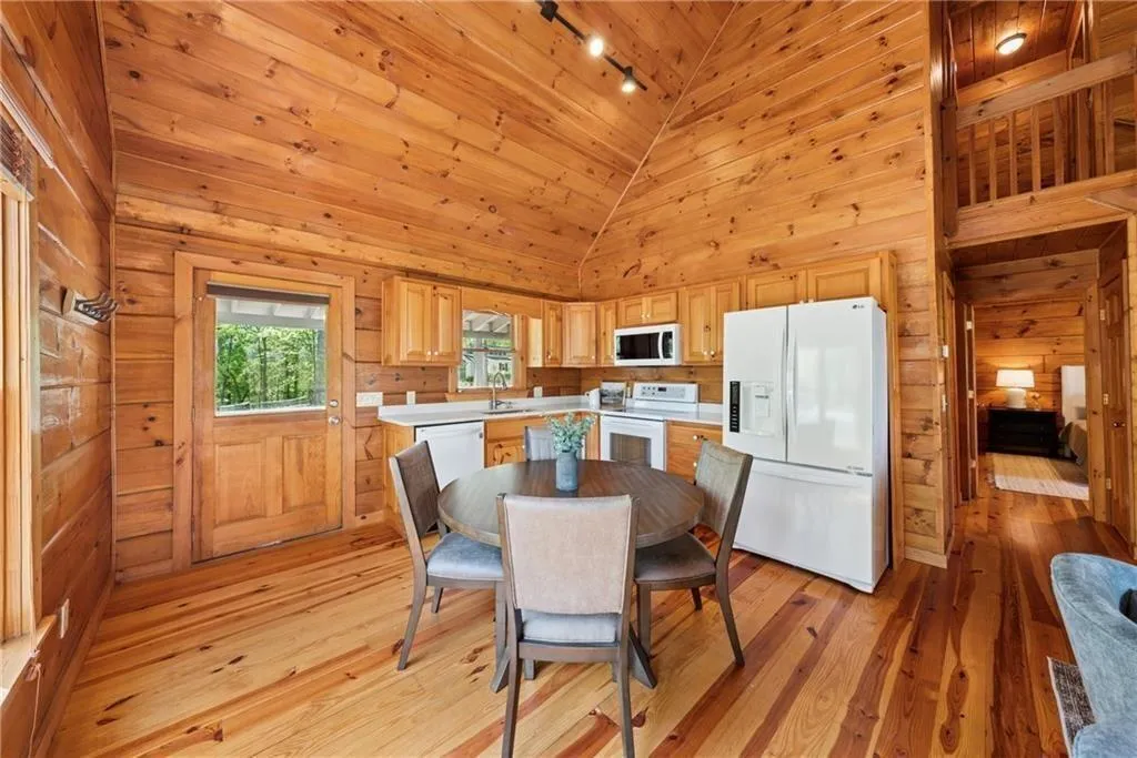 Ellijay, Georgia 30540, United States, 3 Bedrooms Bedrooms, ,2 BathroomsBathrooms,Residential,Active,115221