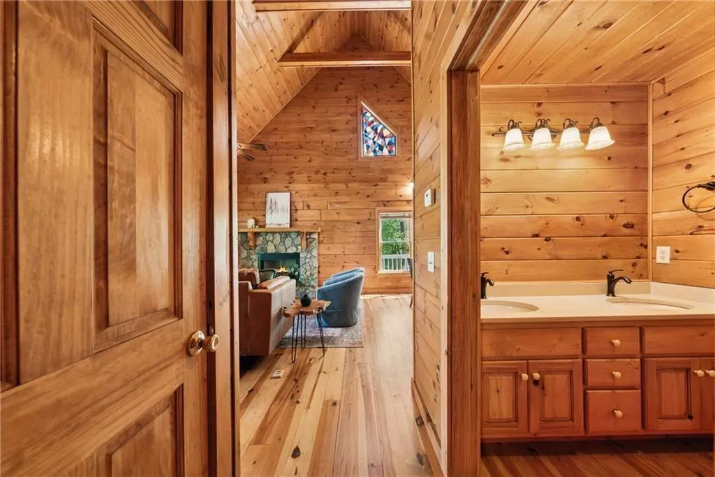 Ellijay, Georgia 30540, United States, 3 Bedrooms Bedrooms, ,2 BathroomsBathrooms,Residential,Active,115221