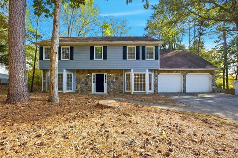 Homes For Sale - 590 Ridgemont Drive<br/> Fulton County, Roswell, GA 30076