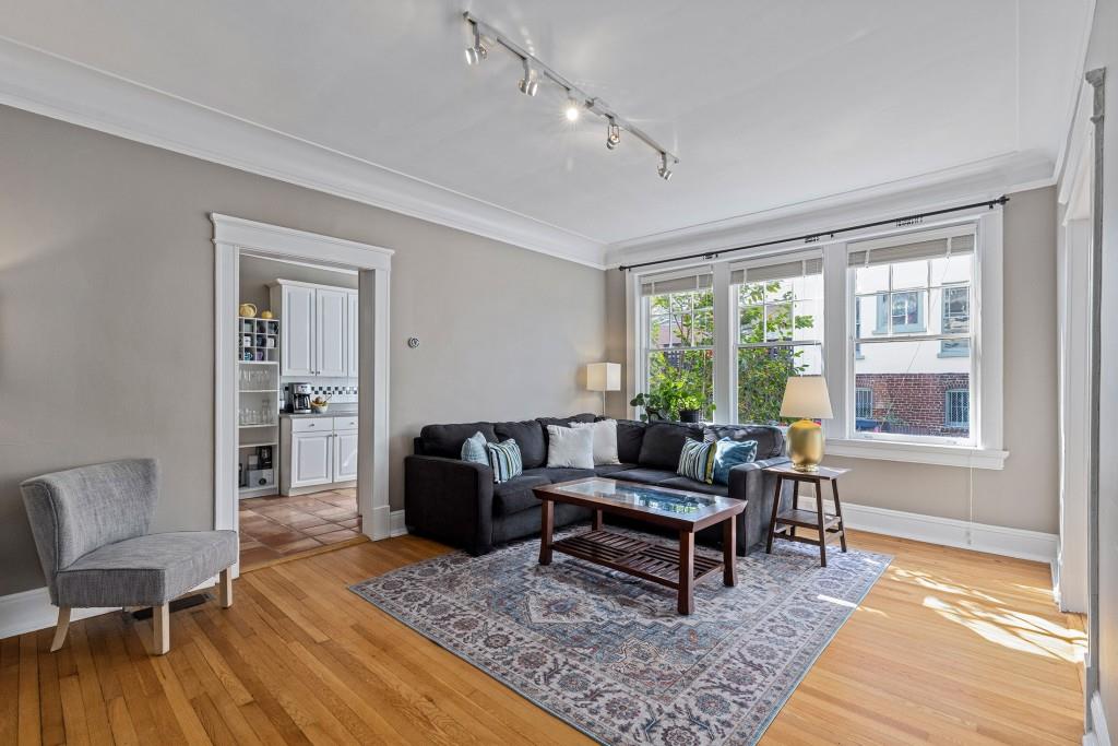 301 10th Street NE 2