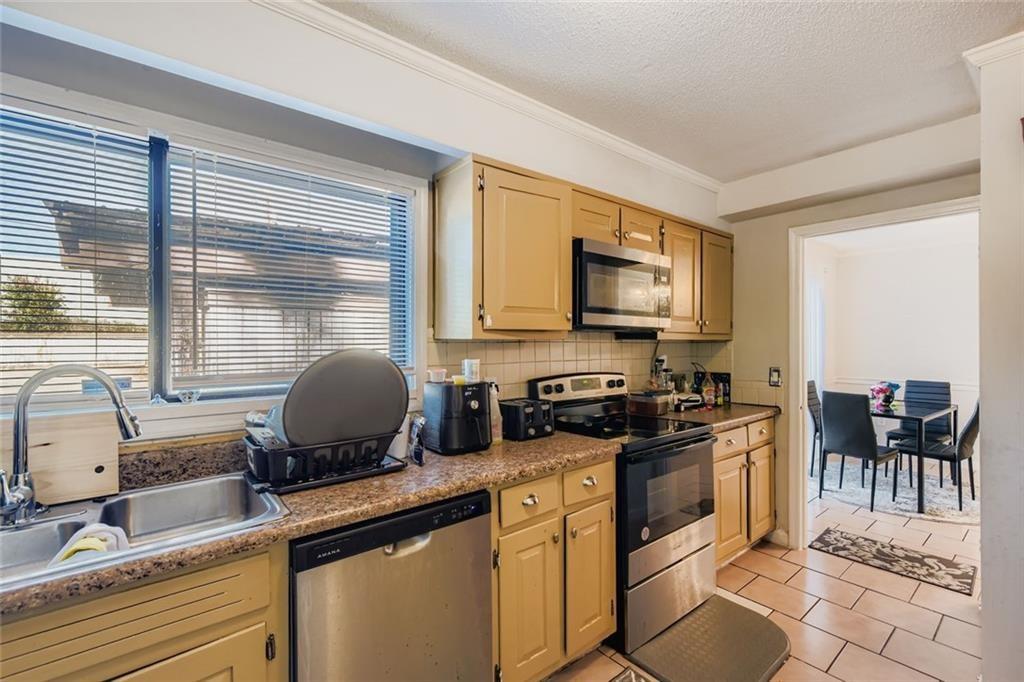 2 Willowick Drive