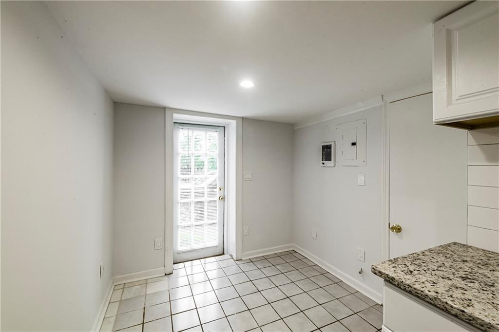 830 Barnett Street NE 8
