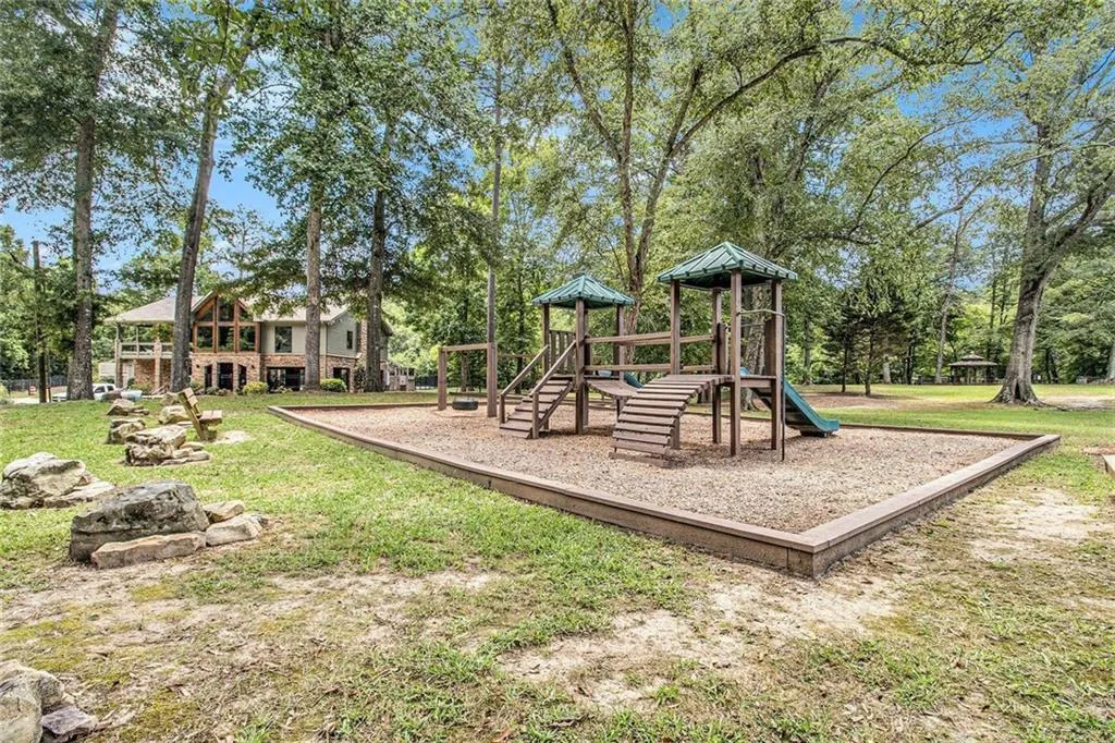 Roswell, Georgia 30076, United States, 2 Bedrooms Bedrooms, ,2 BathroomsBathrooms,Residential,Pending,183635