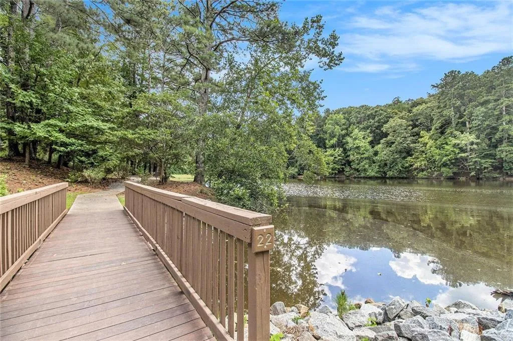 Roswell, Georgia 30076, United States, 2 Bedrooms Bedrooms, ,2 BathroomsBathrooms,Residential,Pending,183635