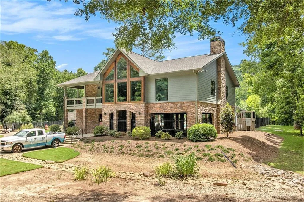 Roswell, Georgia 30076, United States, 2 Bedrooms Bedrooms, ,2 BathroomsBathrooms,Residential,Pending,183635