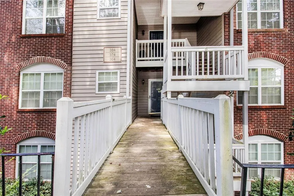 Roswell, Georgia 30076, United States, 2 Bedrooms Bedrooms, ,2 BathroomsBathrooms,Residential,Pending,183635