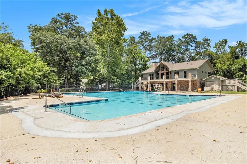 Roswell, Georgia 30076, United States, 2 Bedrooms Bedrooms, ,2 BathroomsBathrooms,Residential,Pending,183635