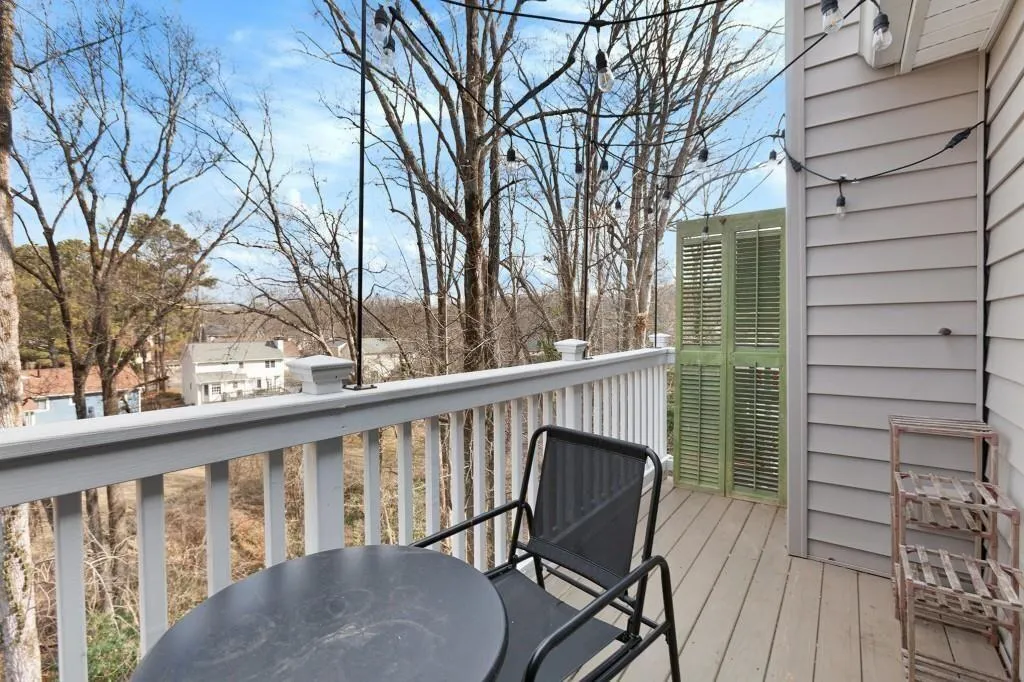 Roswell, Georgia 30076, United States, 2 Bedrooms Bedrooms, ,2 BathroomsBathrooms,Residential,Pending,183635