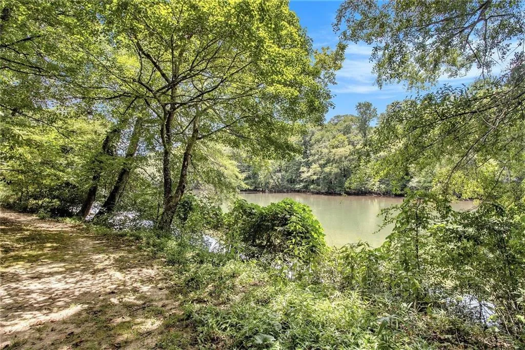 Roswell, Georgia 30076, United States, 2 Bedrooms Bedrooms, ,2 BathroomsBathrooms,Residential,Pending,183635