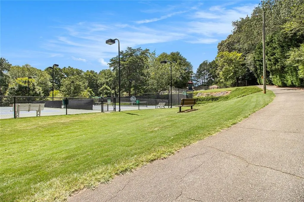 Roswell, Georgia 30076, United States, 2 Bedrooms Bedrooms, ,2 BathroomsBathrooms,Residential,Pending,183635