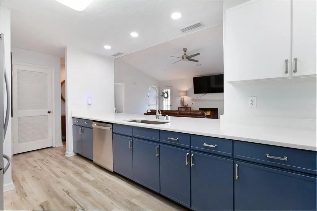 Roswell, Georgia 30076, United States, 2 Bedrooms Bedrooms, ,2 BathroomsBathrooms,Residential,Pending,183635