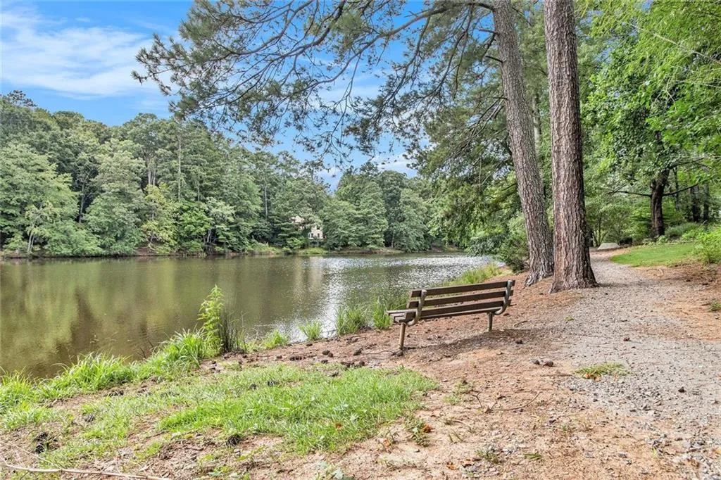 Roswell, Georgia 30076, United States, 2 Bedrooms Bedrooms, ,2 BathroomsBathrooms,Residential,Pending,183635