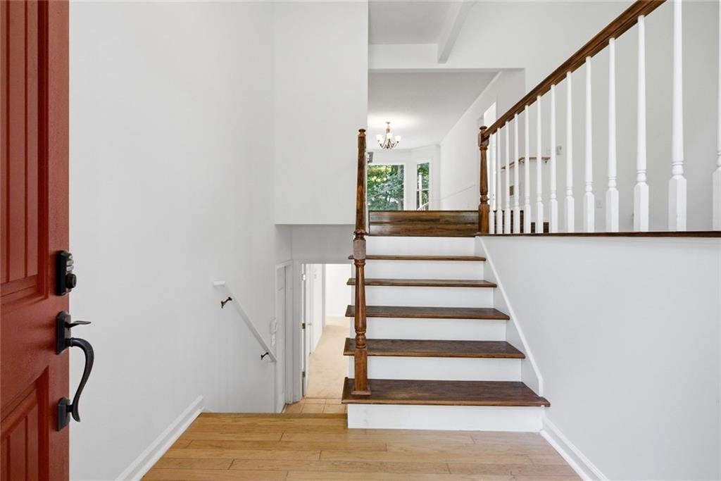 2516 Lorne Court SW