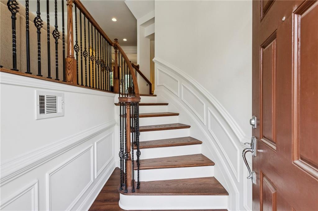 343 Ardmore Court NW