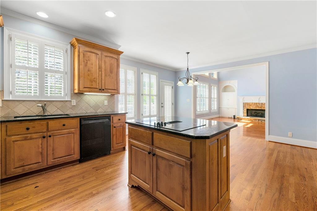 562 Grassmeade Way, Snellville, Georgia image 17