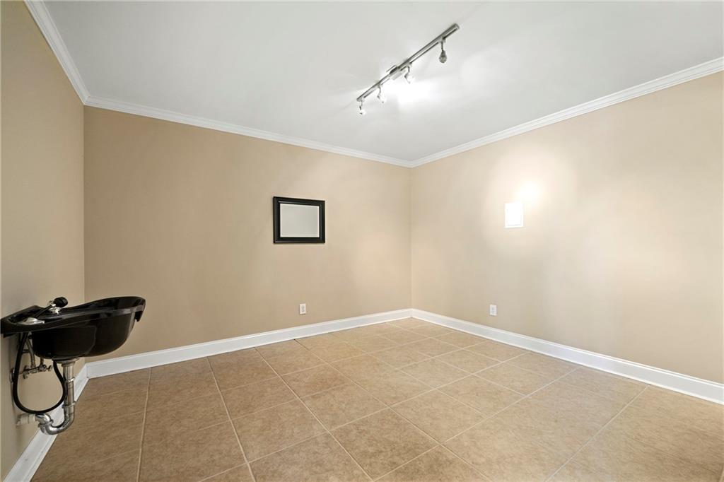 562 Grassmeade Way, Snellville, Georgia image 33