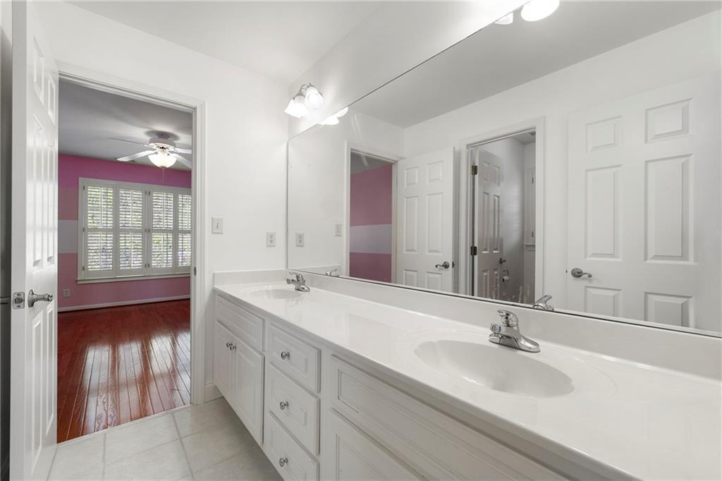 562 Grassmeade Way, Snellville, Georgia image 20