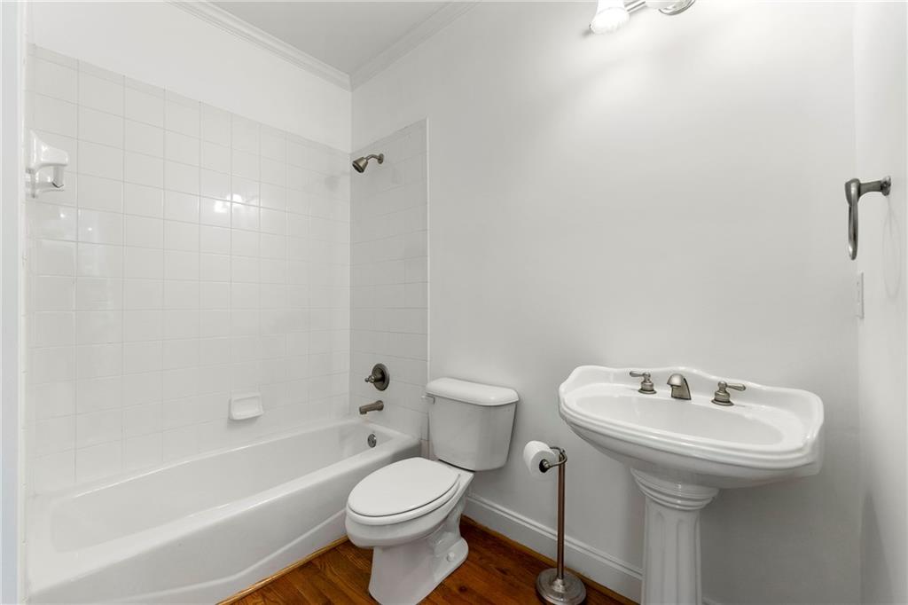 562 Grassmeade Way, Snellville, Georgia image 7