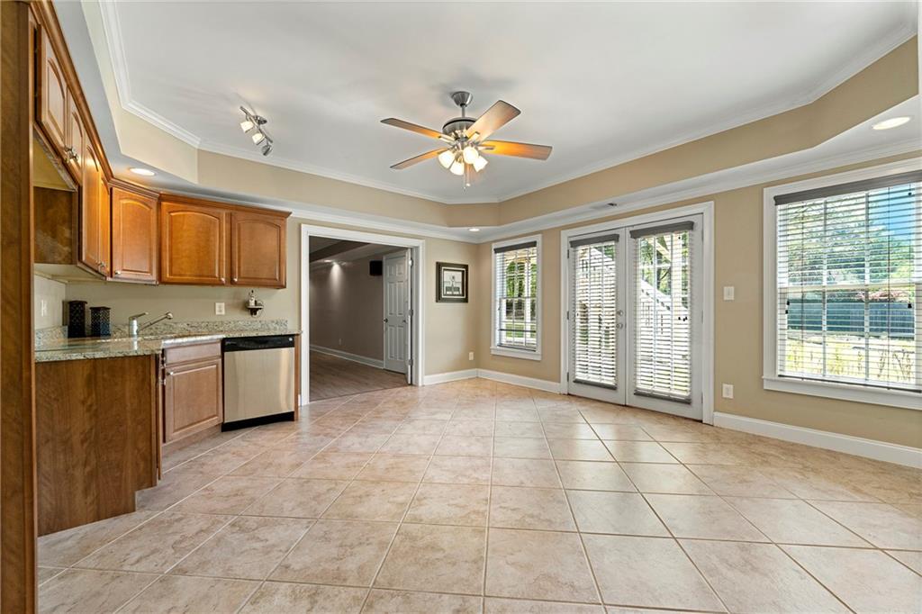 562 Grassmeade Way, Snellville, Georgia image 34