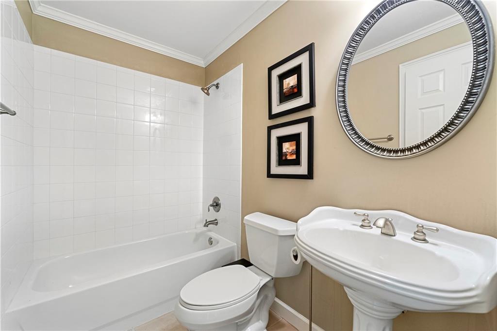 562 Grassmeade Way, Snellville, Georgia image 31