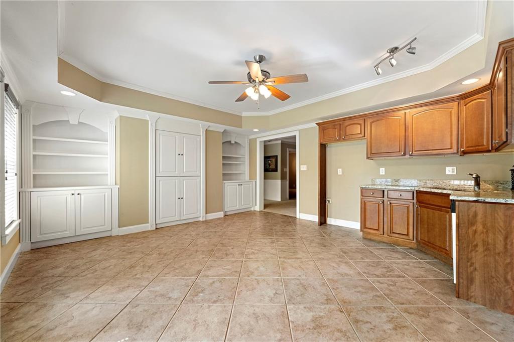 562 Grassmeade Way, Snellville, Georgia image 35